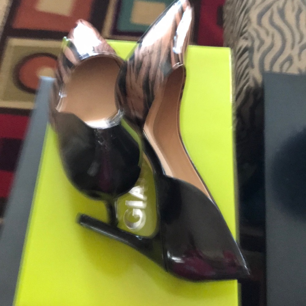 Gianni Bono Black & Brown 4” Pointed Toe Heel - Picture 7 of 7